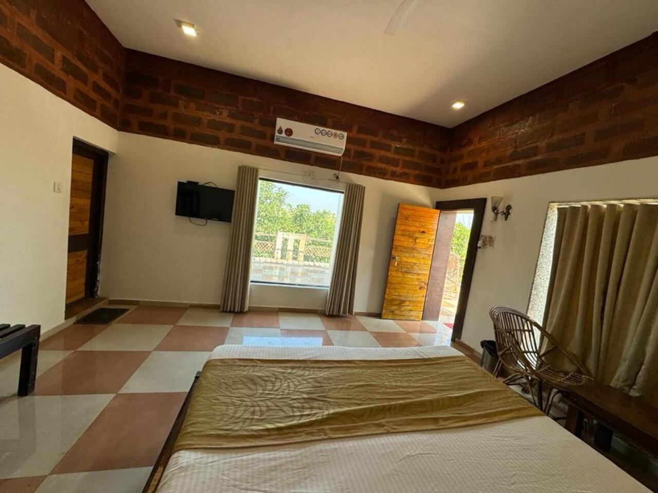 Gir Lions Paw Resort With Swimming Pool Sasan Gir Exterior foto