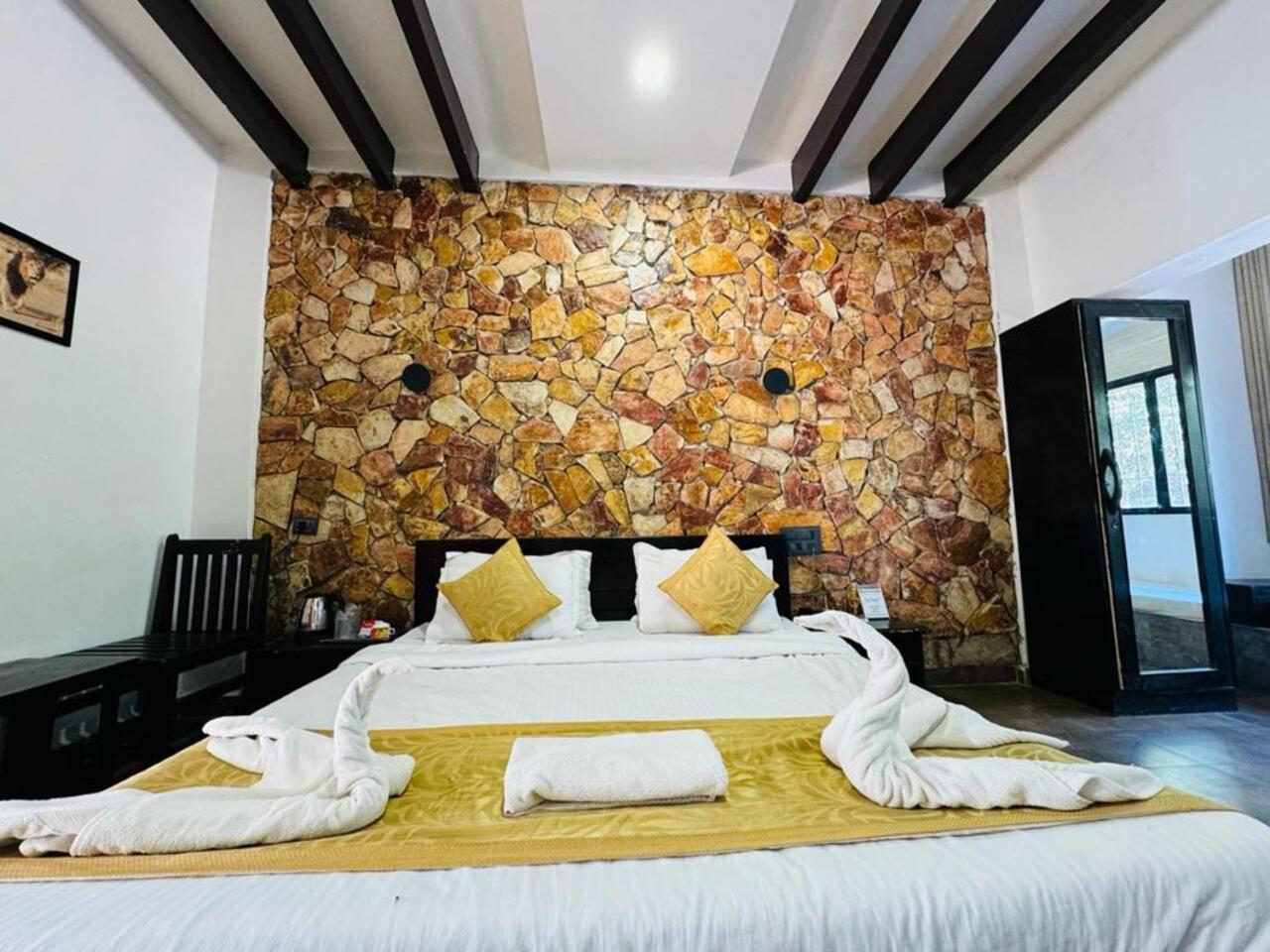 Gir Lions Paw Resort With Swimming Pool Sasan Gir Exterior foto